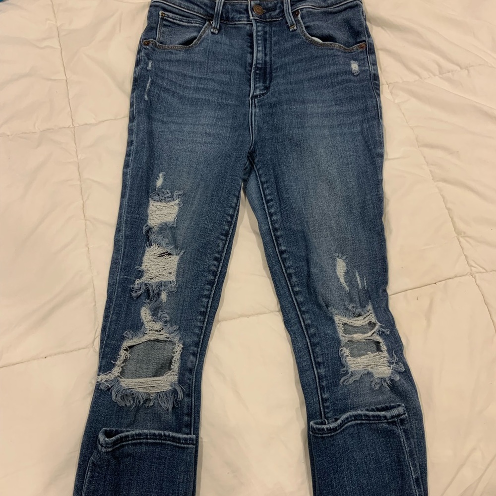 Distressed skinny jeans